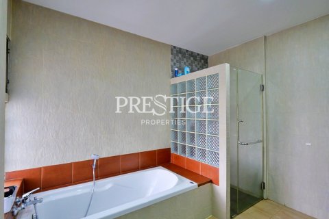 House in Pattaya, Thailand 3 bedrooms № 198519 - photo 13