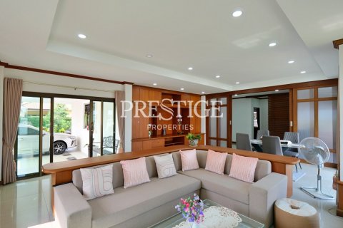 House in Pattaya, Thailand 3 bedrooms № 198519 - photo 2