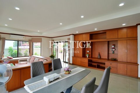 House in Pattaya, Thailand 3 bedrooms № 198519 - photo 5