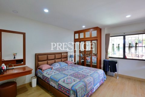 House in Pattaya, Thailand 3 bedrooms № 198519 - photo 10
