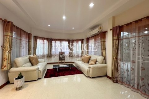 Casa de 3 dormitorios en Pattaya, Tailandia № 198521 - foto 3