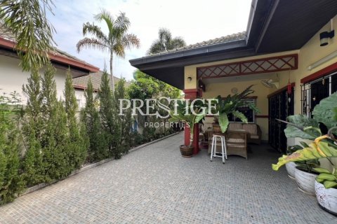 Casa de 3 dormitorios en Pattaya, Tailandia № 198521 - foto 14