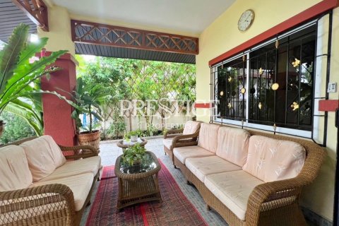 Casa de 3 dormitorios en Pattaya, Tailandia № 198521 - foto 11