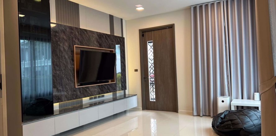 Casa de 4 dormitorios en Bang Kaeo, Tailandia № 47584