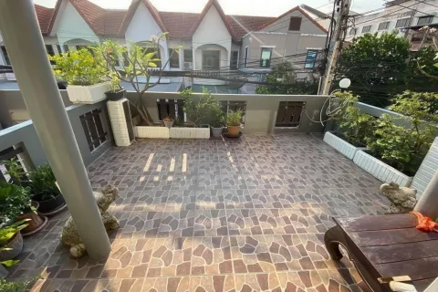 Casa de 2 dormitorios en Pattaya, Tailandia № 155491 - foto 2