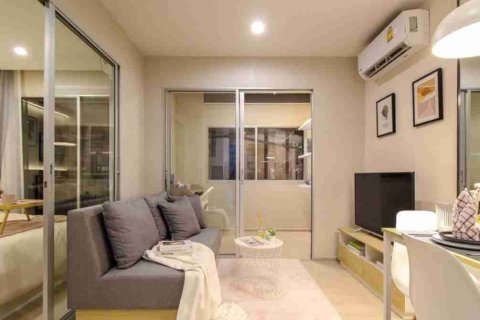 Condominio de 1 dormitorio en Thonburi, Bangkok, Tailandia № 208875 - foto 2