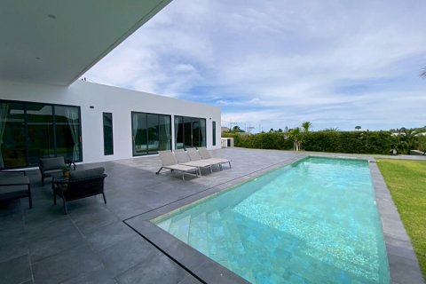 Chalet de 5 dormitorios en Hua Hin, Tailandia № 168340 - foto 4