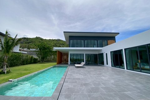 Chalet de 5 dormitorios en Hua Hin, Tailandia № 168340 - foto 3
