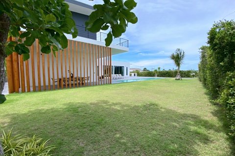 Chalet de 5 dormitorios en Hua Hin, Tailandia № 168340 - foto 29