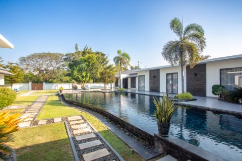 Chalet de 6 dormitorios en Hua Hin, Tailandia № 168382 - foto 4