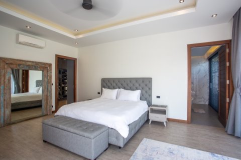 Chalet de 6 dormitorios en Hua Hin, Tailandia № 168382 - foto 28