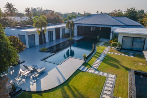 Chalet de 6 dormitorios en Hua Hin, Tailandia № 168382 - foto 2