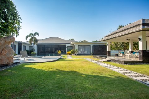 Chalet de 6 dormitorios en Hua Hin, Tailandia № 168382 - foto 7