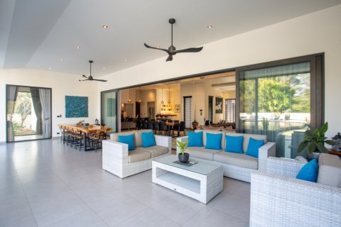Chalet de 6 dormitorios en Hua Hin, Tailandia № 168382 - foto 11