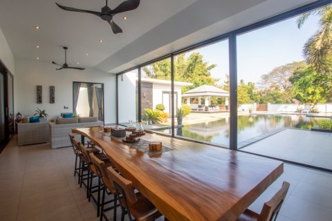 Chalet de 6 dormitorios en Hua Hin, Tailandia № 168382 - foto 12