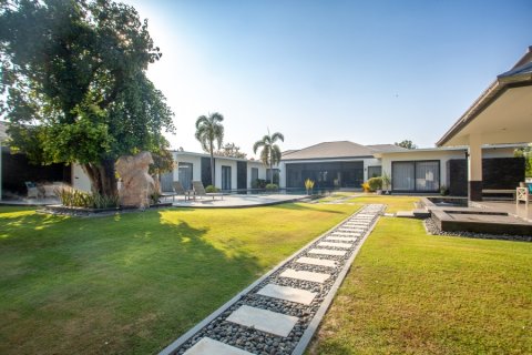Chalet de 6 dormitorios en Hua Hin, Tailandia № 168382 - foto 6