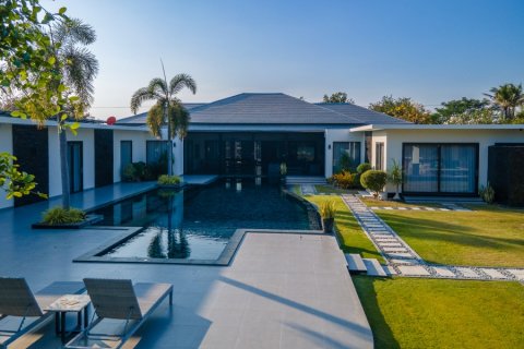 Villa à Hua Hin, Thaïlande 6 chambres № 168382