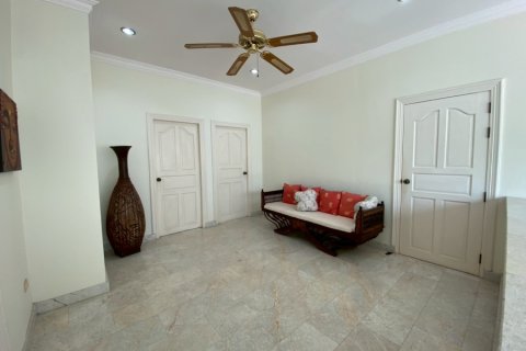 Chalet de 6 dormitorios en Hua Hin, Tailandia № 168348 - foto 14