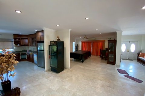 Chalet de 6 dormitorios en Hua Hin, Tailandia № 168348 - foto 8