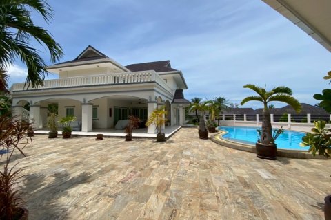 Chalet de 6 dormitorios en Hua Hin, Tailandia № 168348 - foto 4