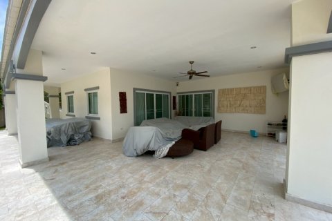 Chalet de 6 dormitorios en Hua Hin, Tailandia № 168348 - foto 27