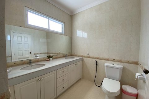 Chalet de 6 dormitorios en Hua Hin, Tailandia № 168348 - foto 18