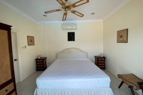 Chalet de 6 dormitorios en Hua Hin, Tailandia № 168348 - foto 26