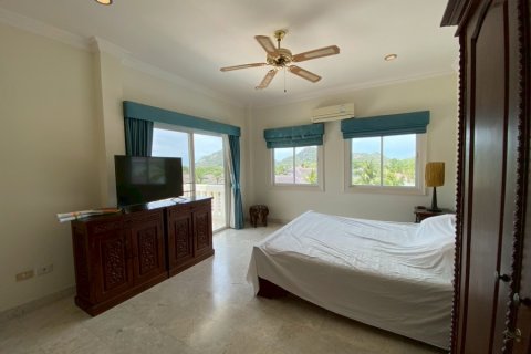 Chalet de 6 dormitorios en Hua Hin, Tailandia № 168348 - foto 24