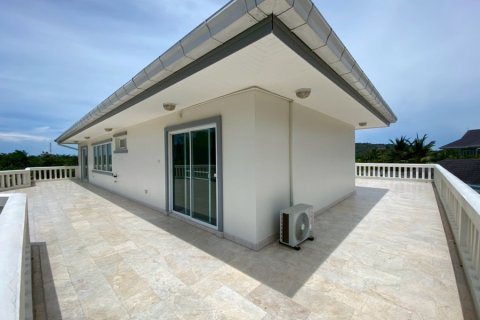 Chalet de 6 dormitorios en Hua Hin, Tailandia № 168348 - foto 21