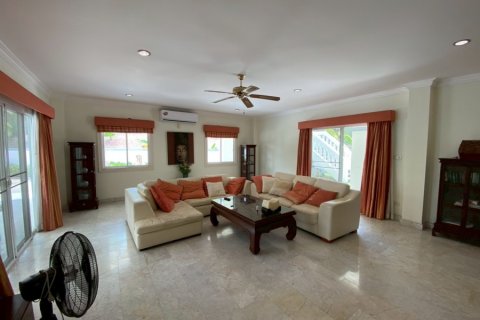 Chalet de 6 dormitorios en Hua Hin, Tailandia № 168348 - foto 10