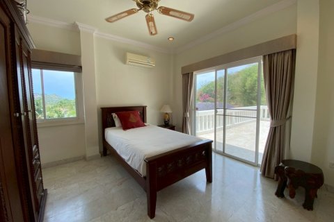 Chalet de 6 dormitorios en Hua Hin, Tailandia № 168348 - foto 28