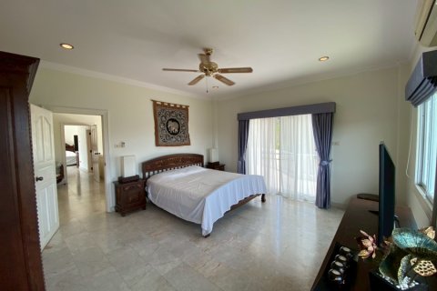 Chalet de 6 dormitorios en Hua Hin, Tailandia № 168348 - foto 15