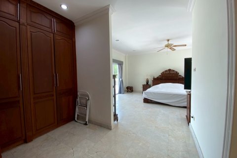 Chalet de 6 dormitorios en Hua Hin, Tailandia № 168348 - foto 17