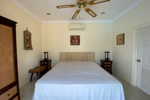 Chalet de 6 dormitorios en Hua Hin, Tailandia № 168348 - foto 25