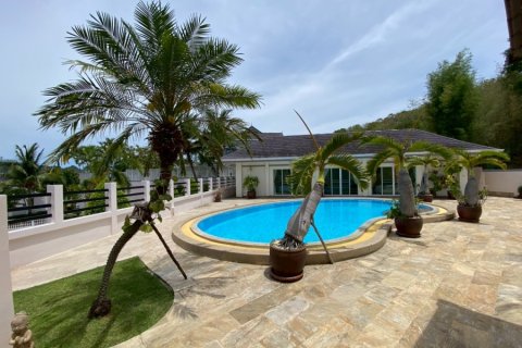 Chalet de 6 dormitorios en Hua Hin, Tailandia № 168348 - foto 3