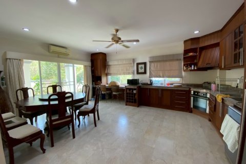 Chalet de 6 dormitorios en Hua Hin, Tailandia № 168348 - foto 11