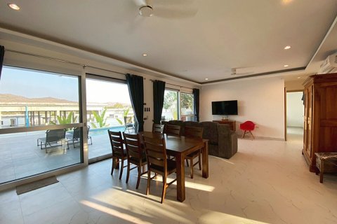 Chalet de 2 dormitorios en Hua Hin, Tailandia № 168347 - foto 15