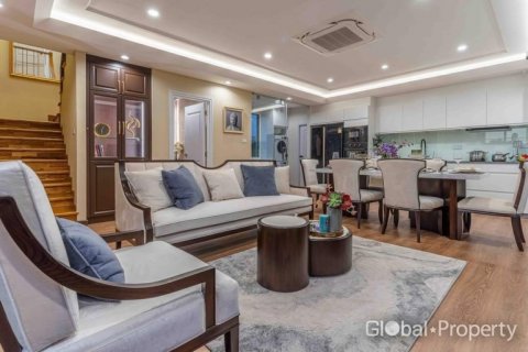 Casa de 4 dormitorios en Pattaya, Tailandia № 134426 - foto 16