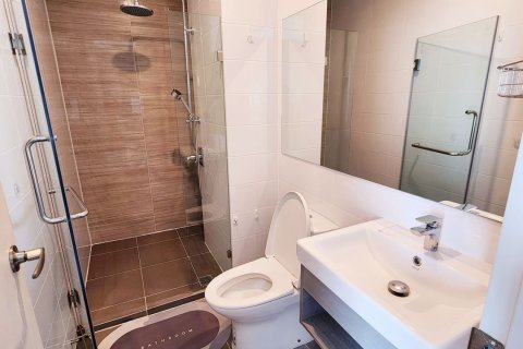 Condominio de 2 dormitorios en Bang Kapi, Bangkok, Tailandia № 54190 - foto 5