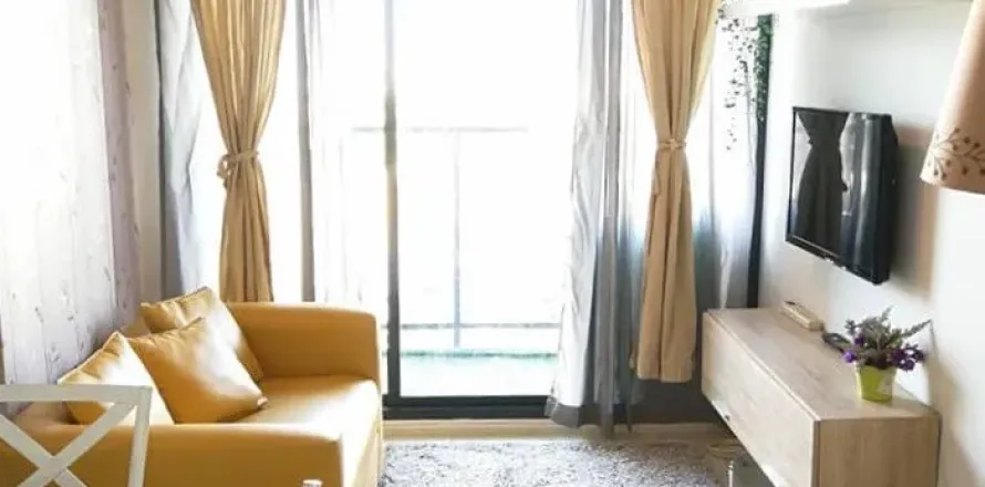 Studio in the Condo in Khlong Toei, Bangkok, Thailand № 159381