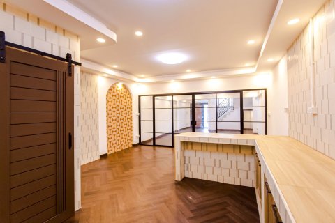 Casa de 4 dormitorios en Bangkok, Tailandia № 159384 - foto 8