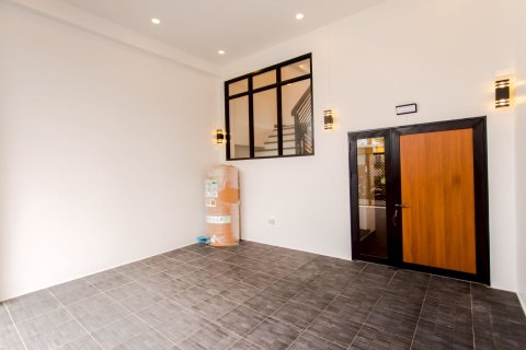Casa de 4 dormitorios en Bangkok, Tailandia № 159384 - foto 4