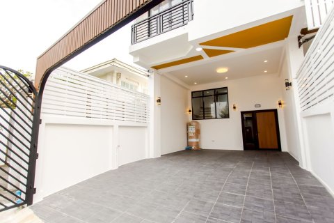 Casa de 4 dormitorios en Bangkok, Tailandia № 159384 - foto 3