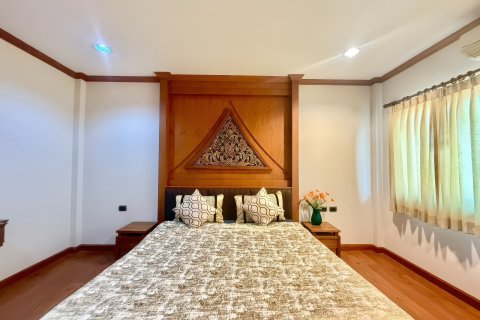 Casa de 3 dormitorios en Pattaya, Tailandia № 155647 - foto 26