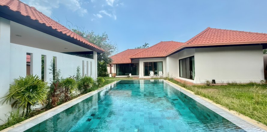 Casa de 3 dormitorios en Pattaya, Tailandia № 155647
