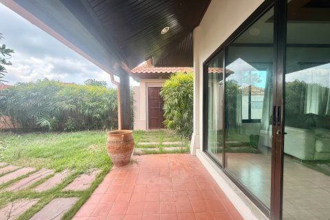 Casa de 3 dormitorios en Pattaya, Tailandia № 155647 - foto 16