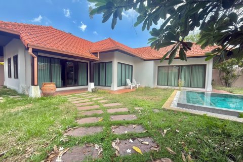 Casa de 3 dormitorios en Pattaya, Tailandia № 155647 - foto 11