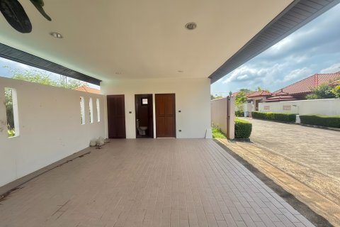 Casa de 3 dormitorios en Pattaya, Tailandia № 155647 - foto 15