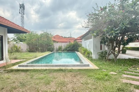 Casa de 3 dormitorios en Pattaya, Tailandia № 155647 - foto 10