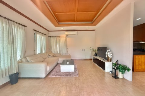 Casa de 3 dormitorios en Pattaya, Tailandia № 155647 - foto 18